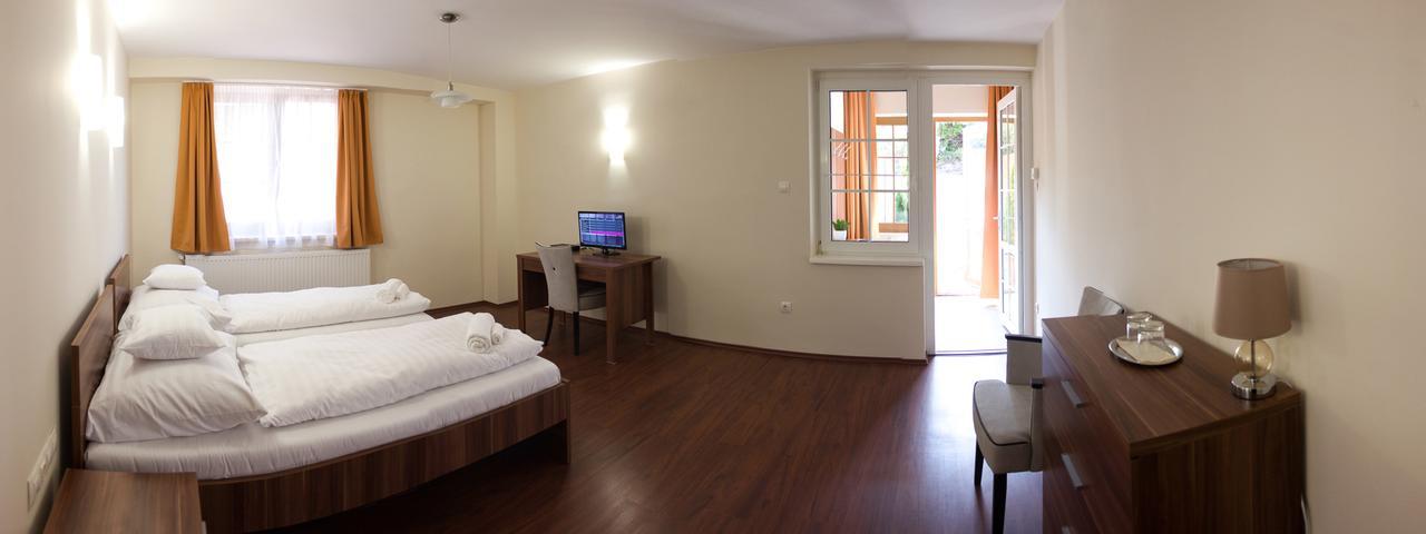 M1 Szeker Csarda Hotel Es Etterem Obarok Exterior foto